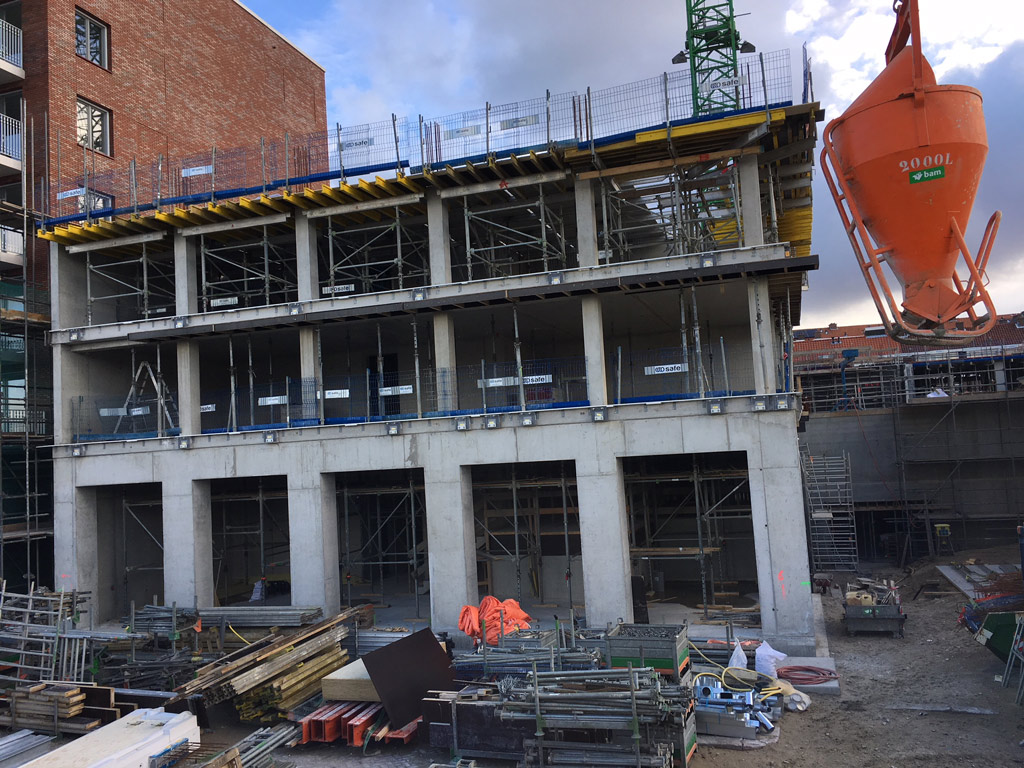 De structuur van het gebouw wordt langzaam zichtbaar.